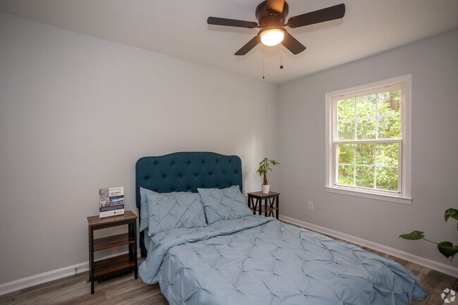 Interior Photo - Dalecrest Place