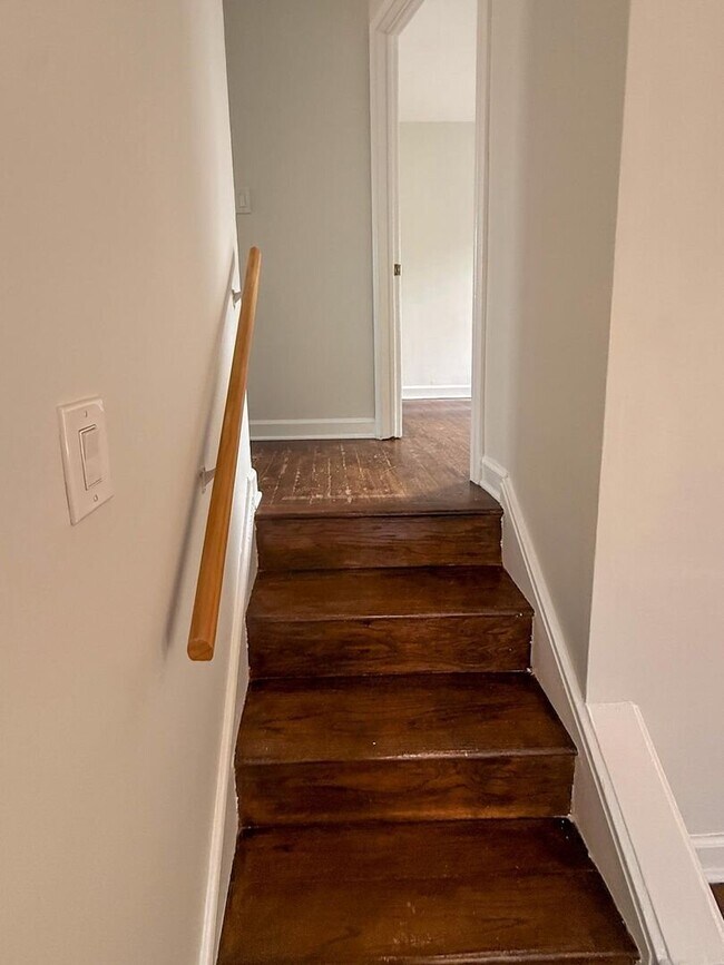 Building Photo - GREAT ANN ARBOR LOCATION – 2-BEDROOM END UNIT!