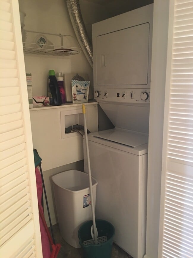 Building Photo - Villas on the Green