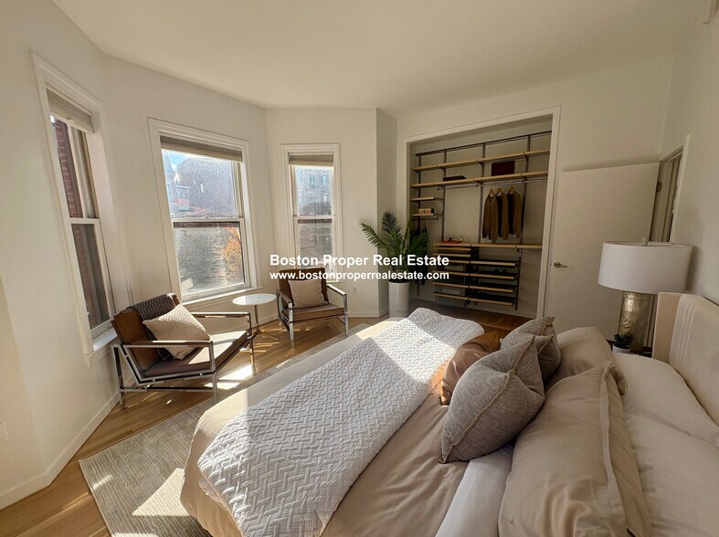 Building Photo - 363 Marlborough St