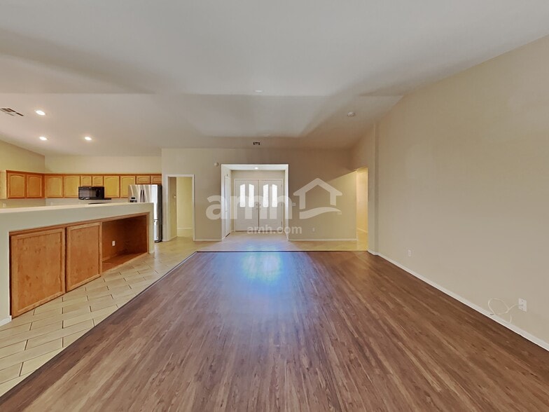 Building Photo - 2716 Peekskill Ave