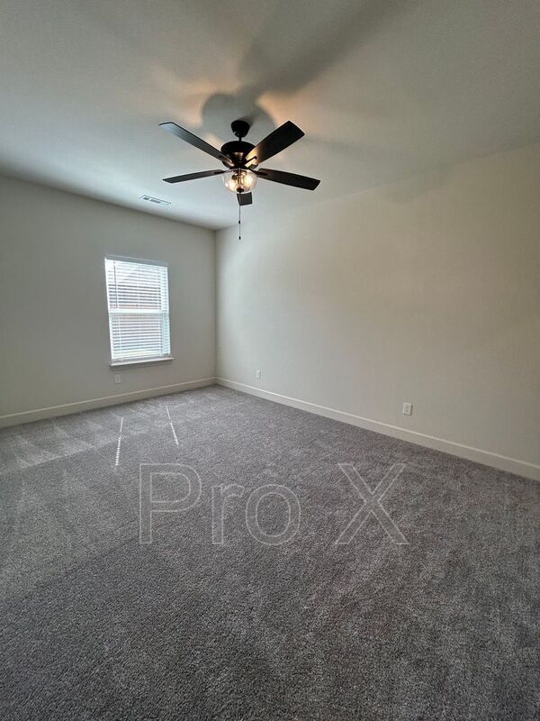 Building Photo - 2004 Charles St