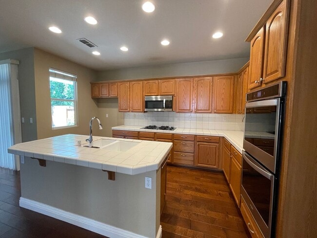 Building Photo - Kitchen Island, Covered Patio w/ Outdoor B...