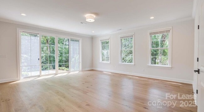 Building Photo - 5505 Closeburn Rd