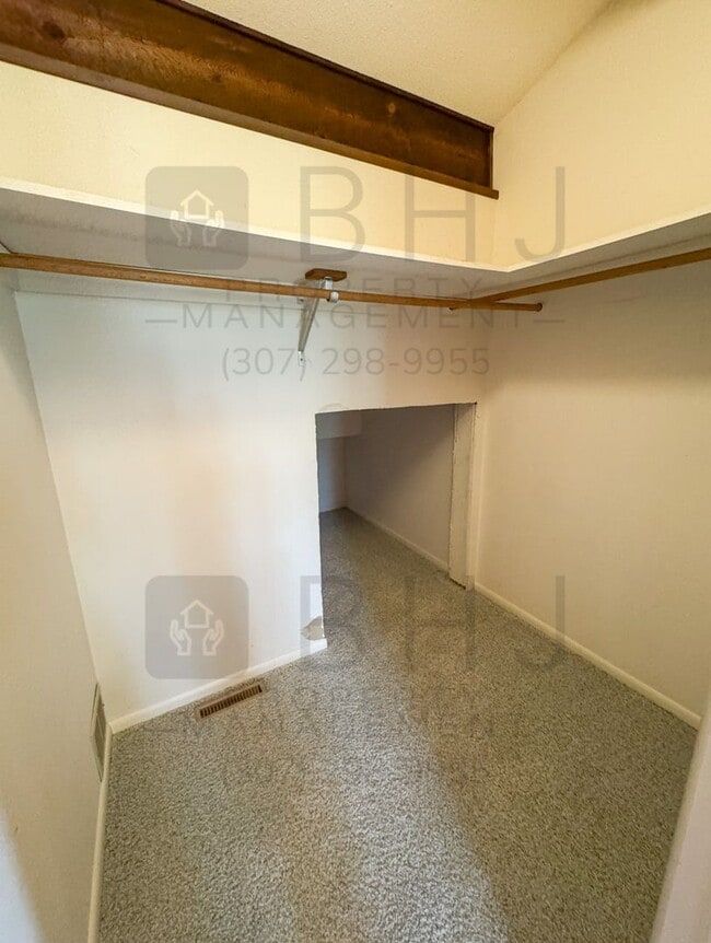 Building Photo - 21 Mills Ln