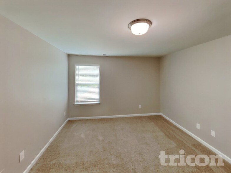 Building Photo - 5 Stanwick Ct