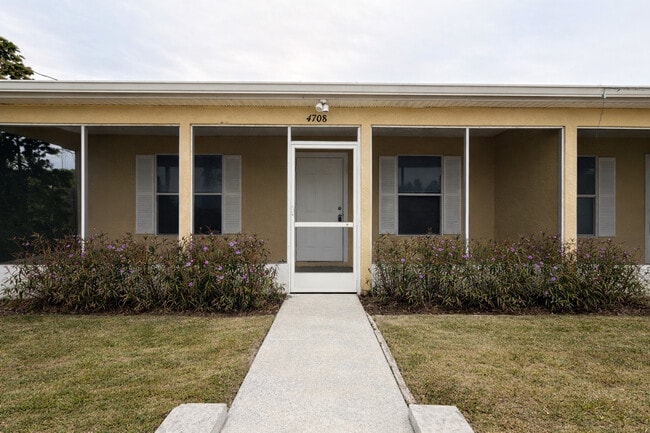 Building Photo - 4708 Golfview Blvd