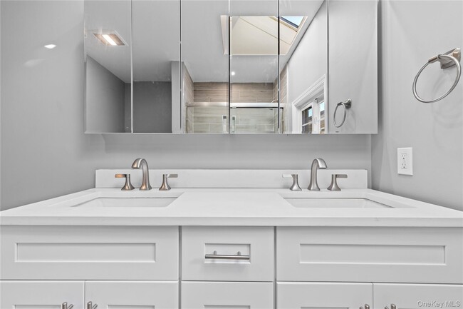 Building Photo - 310 Lindell Blvd