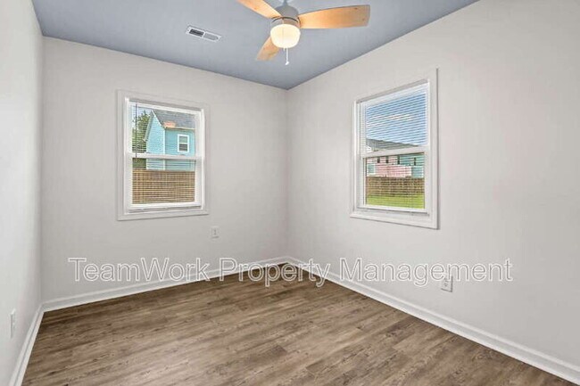 Building Photo - 3111 Azalea Dr