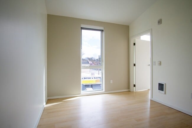 Building Photo - Modern Top Floor Corner Apt w/ W/D, A/C, & DW!