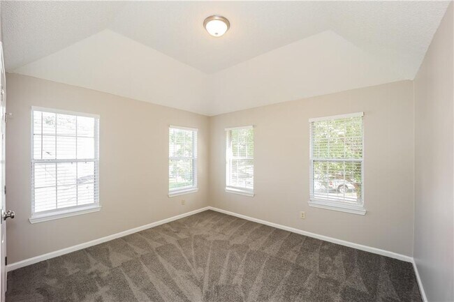 Building Photo - 5176 Round Table Dr