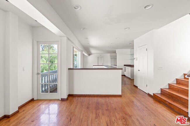 Building Photo - 3962 Oakfield Dr