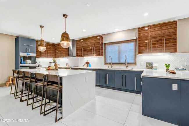 Building Photo - 450 Wells Ave