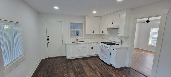 Building Photo - 4208 Delhi St