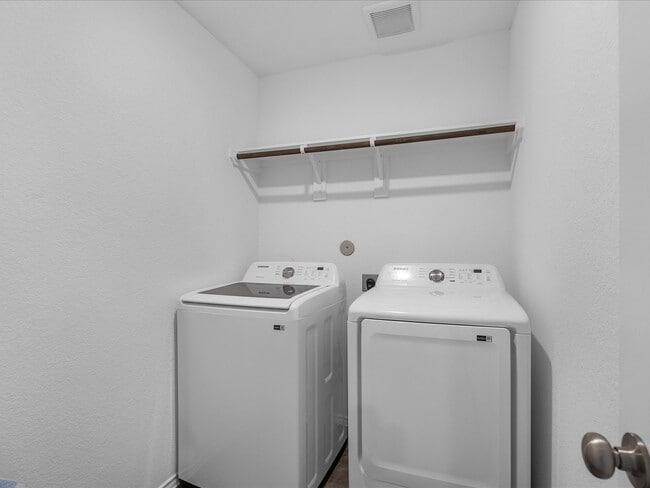 Building Photo - 1202 Silver Fir Ct