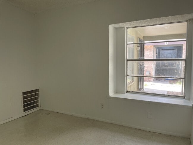 Building Photo - 8154 St Andrew Ln