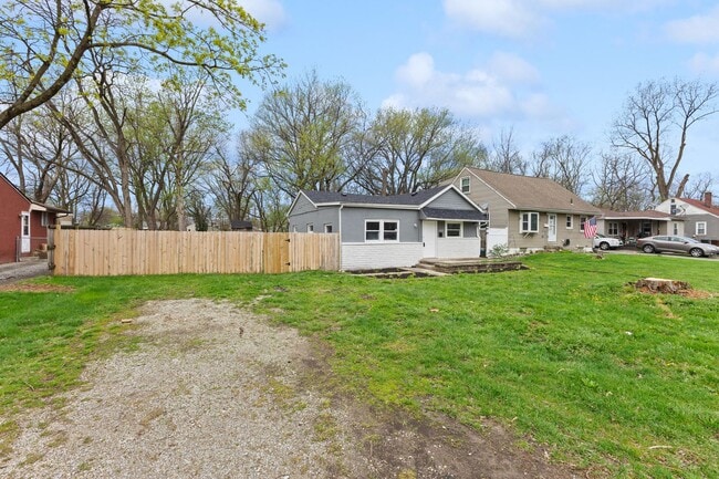 Building Photo - Newly Renovated 3-Bed Gem with Massive Yard – Modern Columbus Living!