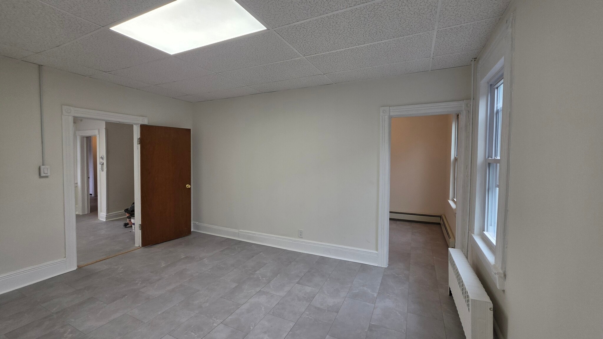 Building Photo - 204 3rd St