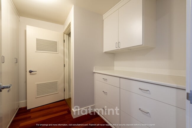 Building Photo - 2911 2nd Ave