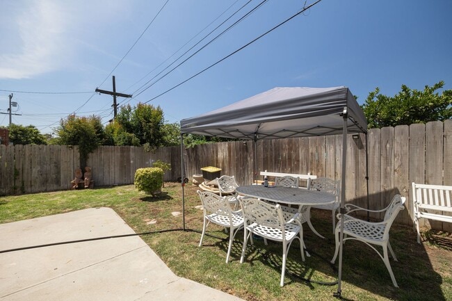Building Photo - Don't miss the chance to rent this fully f...