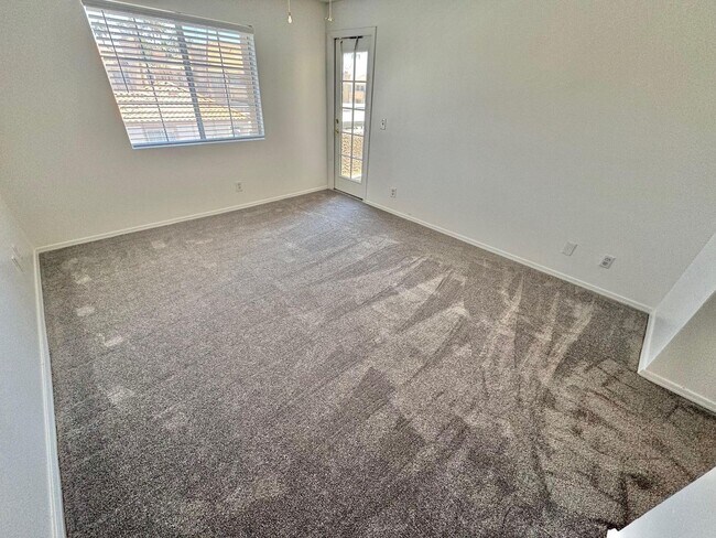 Building Photo - BEAUTIFULLY UPGRADED CONDO - SPACIOUS 2 BE...