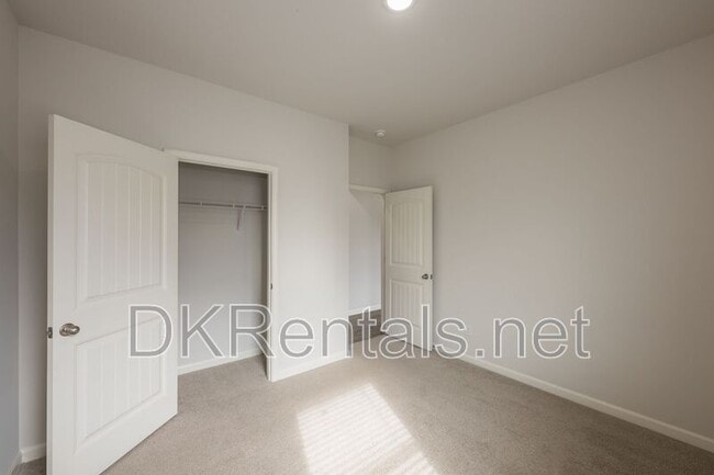 Building Photo - 261 Barnwood Ln