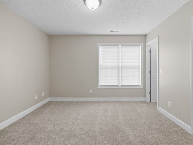 Building Photo - Freshly Renovated 2 BR, 2.5 BA Townhome Ce...