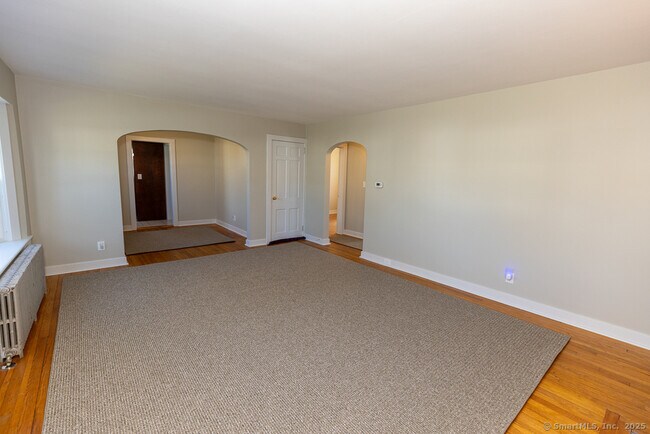 Building Photo - 32 Maplewood St