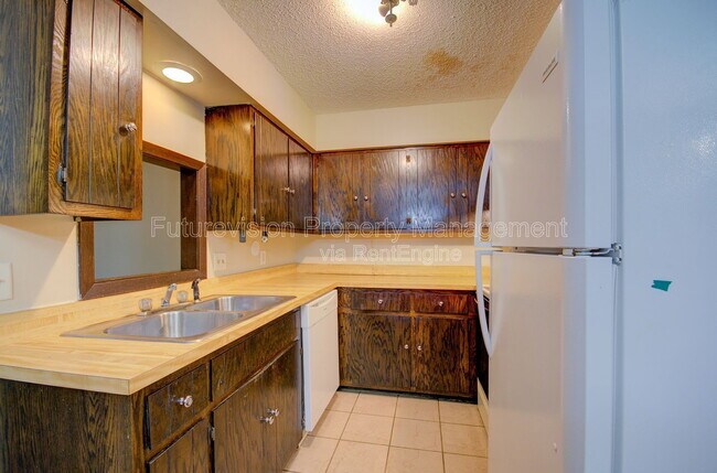 Building Photo - 2224 Oneida St