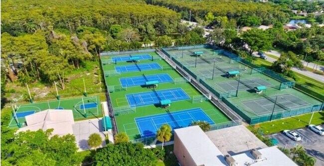 Building Photo - 3167 Cocoplum Cir