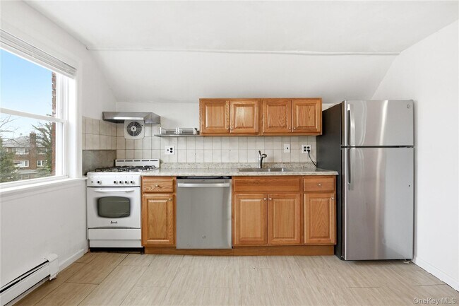 Building Photo - 1-12 Walnut St