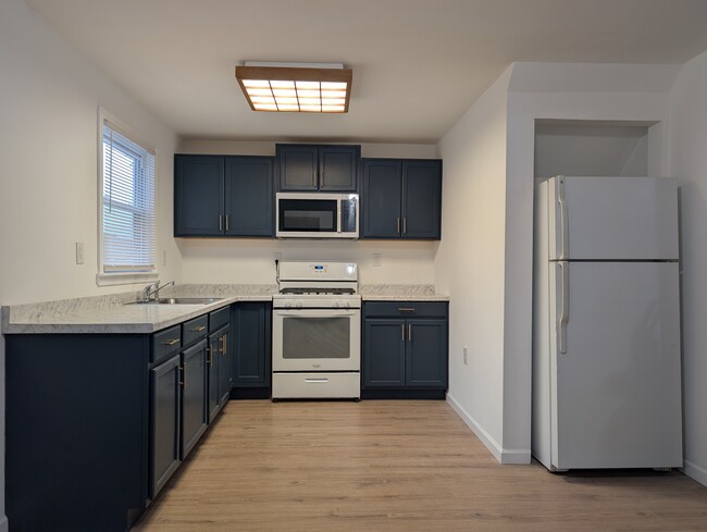 Building Photo - 309 Grand Ave