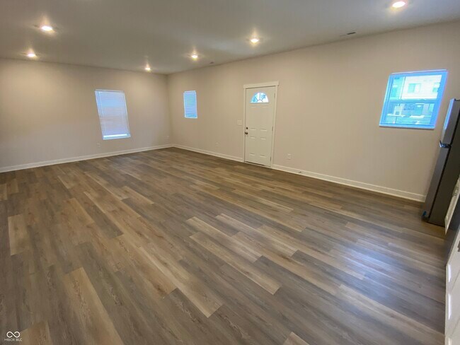 Building Photo - 2137 Bellefontaine St