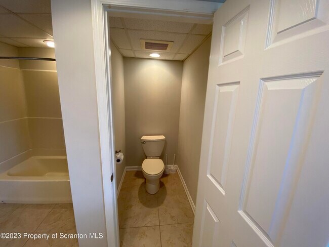 Building Photo - 442 Larch St