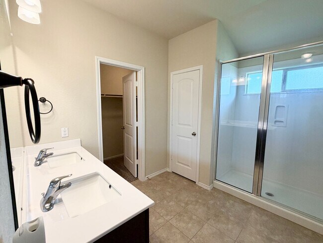 Building Photo - 829 Ibis Falls Loop