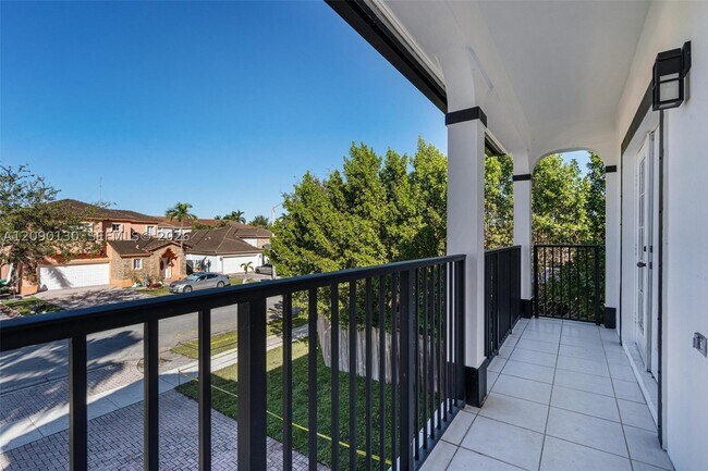 Building Photo - 16350 SW 50th Terrace