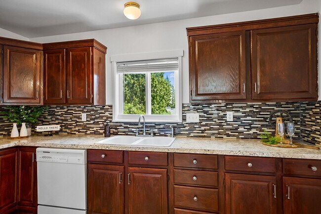 Building Photo - 6609 Elliott Way