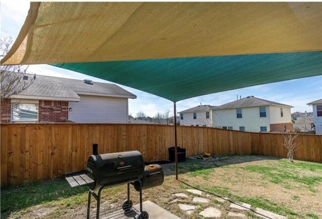 Building Photo - 5713 Silver Screen Dr