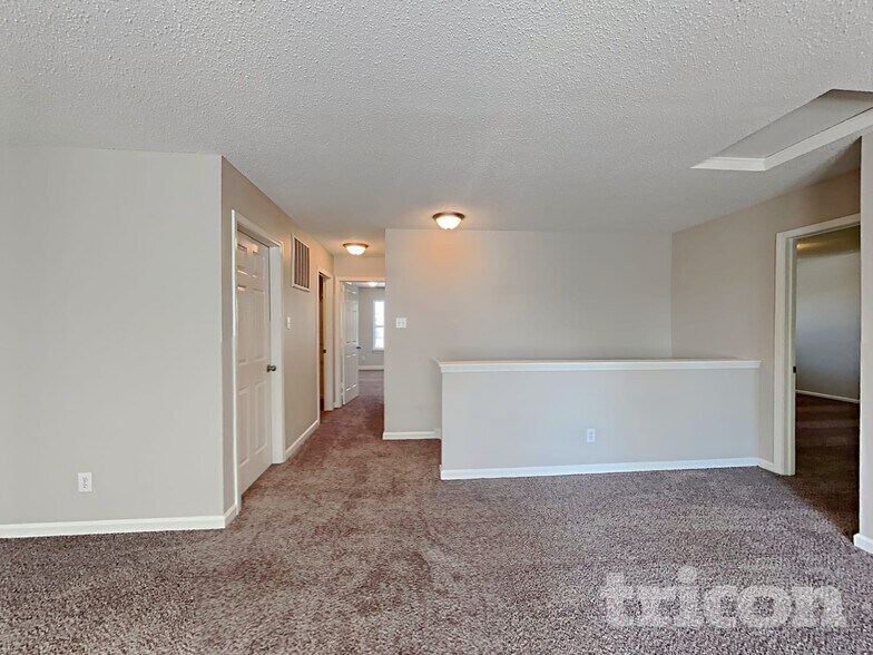 Building Photo - 2117 Westmere Dr