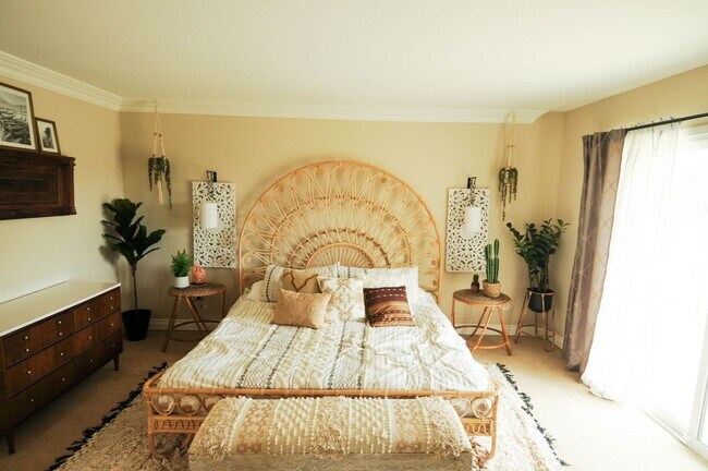 Building Photo - Furnished with Golf Course View in Laguna ...