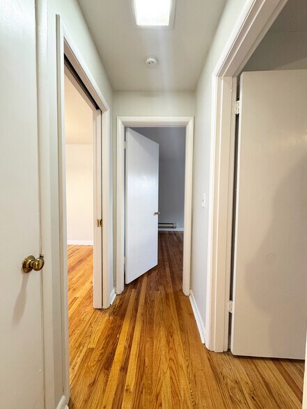 Building Photo - 1145 Fenmore Dr