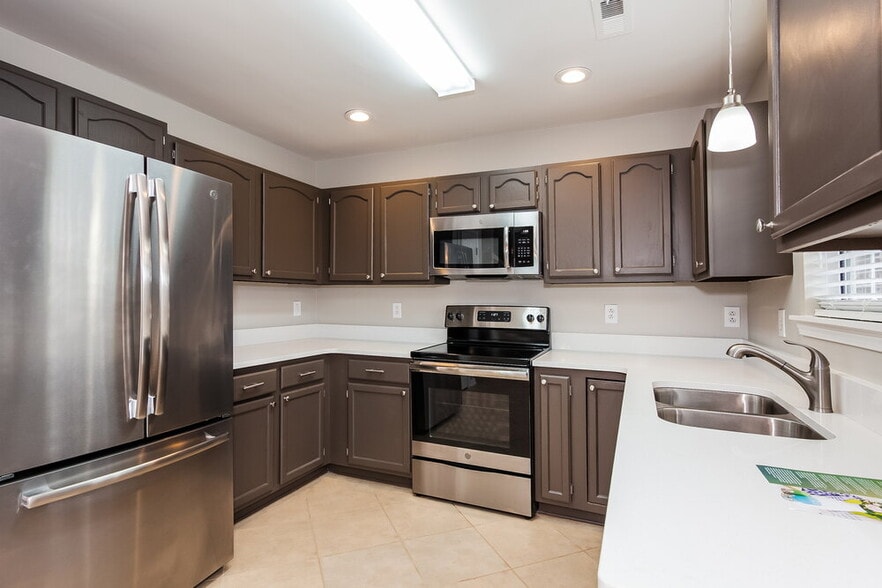 Building Photo - 7023 Passeres Ct