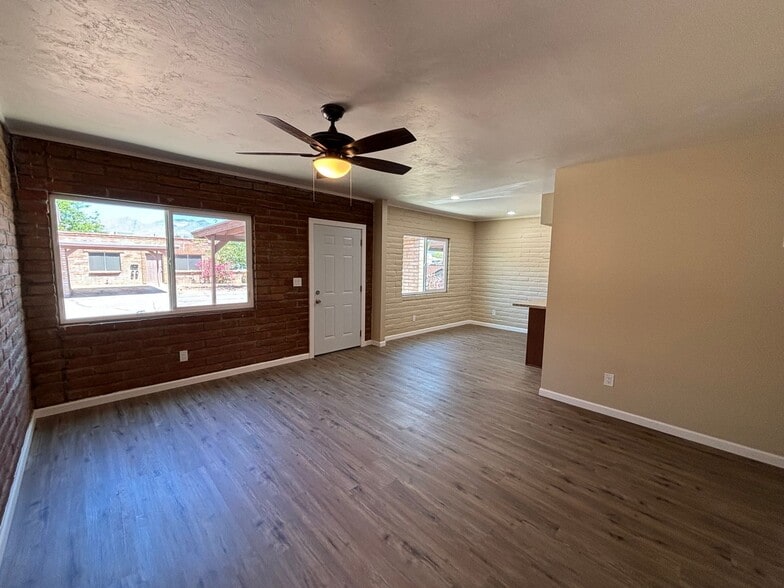 Building Photo - 3960 E Flower St