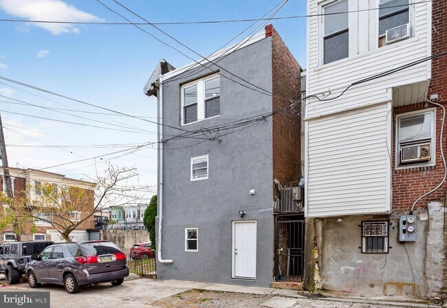 Building Photo - 167 W Albanus St