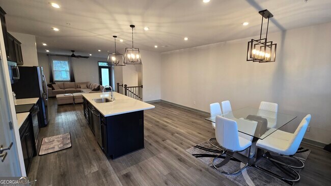 Building Photo - 115 Climbing Ivy Cir