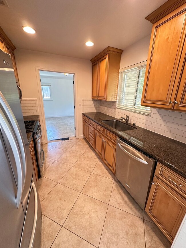 Building Photo - 2 Bed 1 Bath Single Family Home In Walnut ...