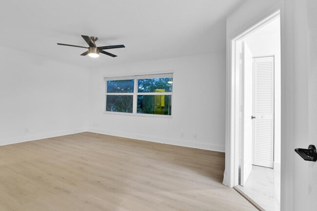 Building Photo - 8608 Vía Giula