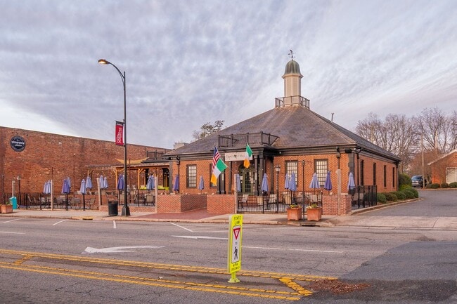 Building Photo - Charming 3 Bedroom, 2 Bathroom Home in Matthews!