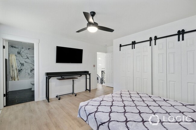 Building Photo - Beautiful Spacious Home with a Fully fence...