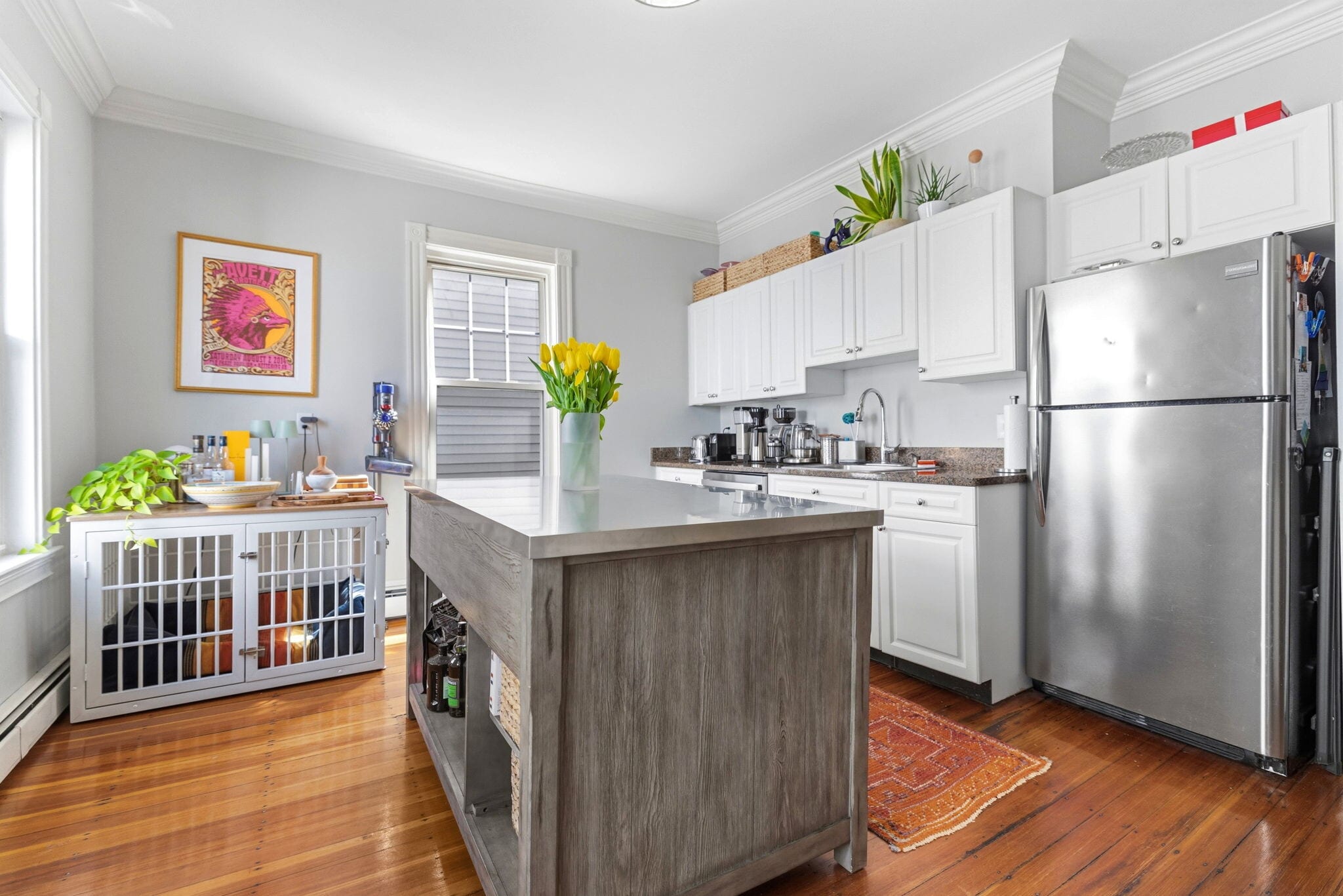 Building Photo - 722 E 2nd St